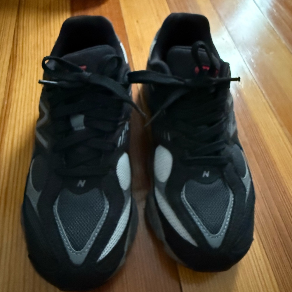 New Balance Kids Sneakers in Black and White